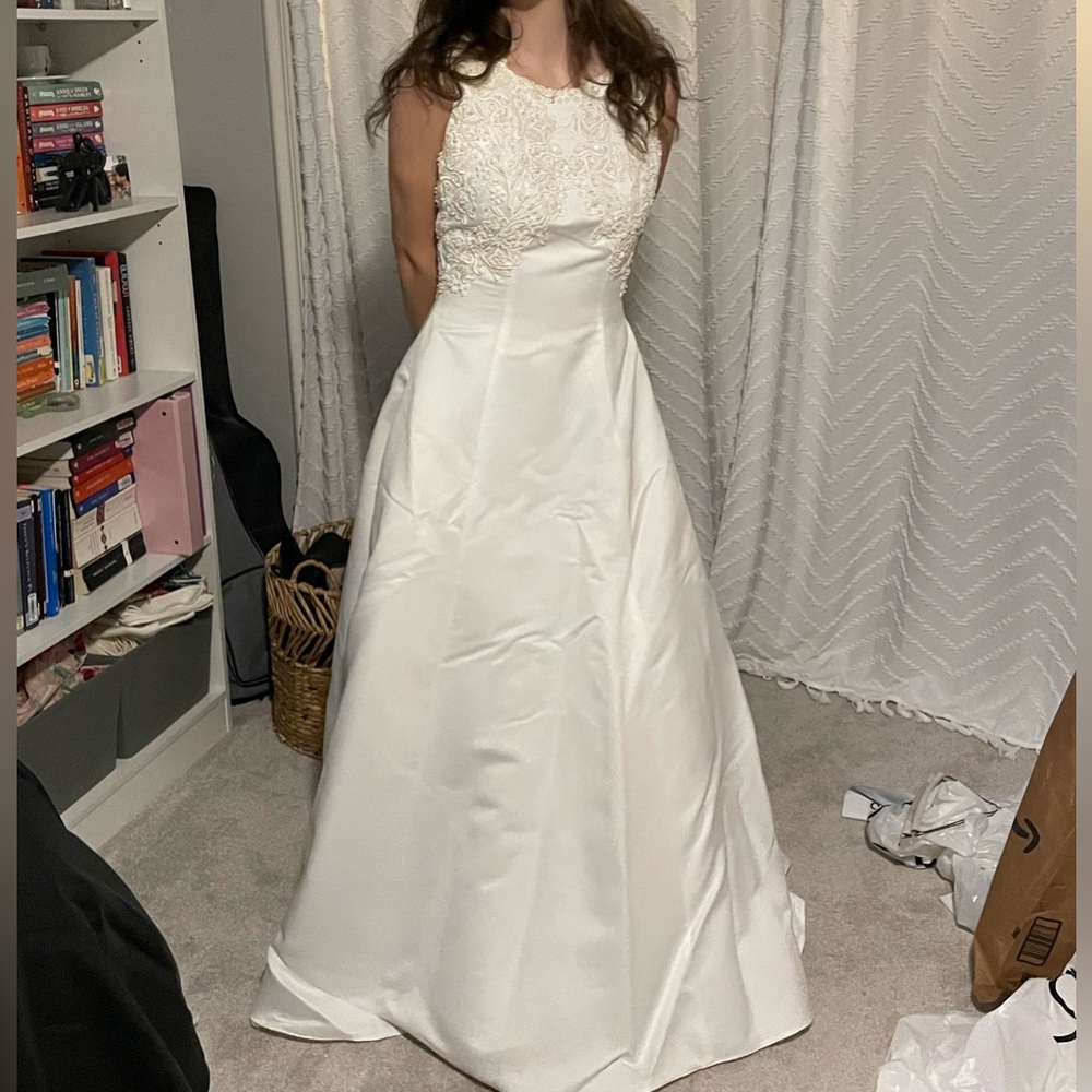 Size 8 Wedding Dress with Detachable Train
